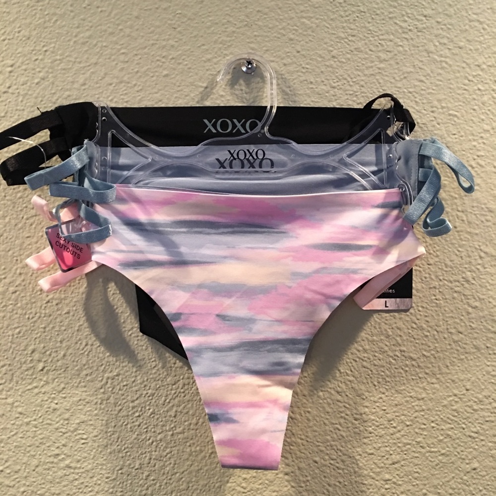 XOXO “sexy side” thongs
